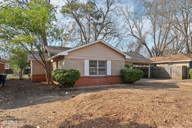 Building Photo - 2726 W Cavett Dr