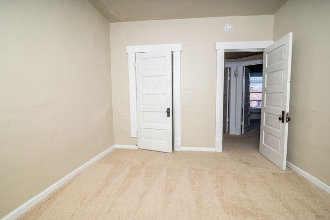 Building Photo - 402 Woodland Ave
