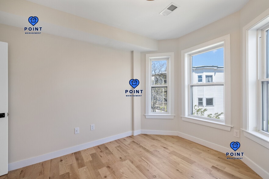 Building Photo - 275 Webster St