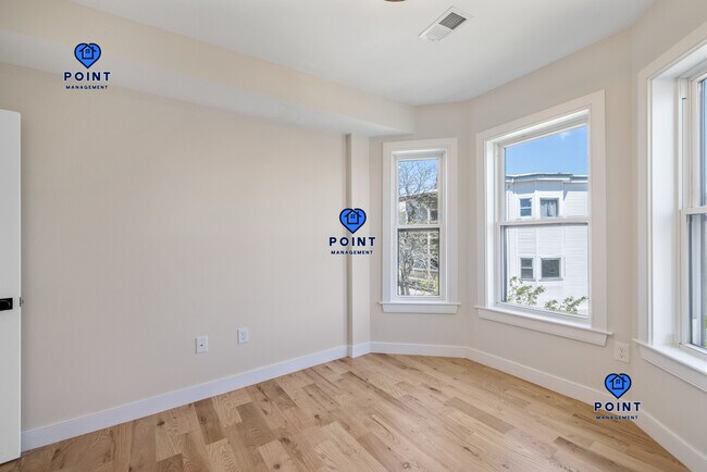 Building Photo - 275 Webster St