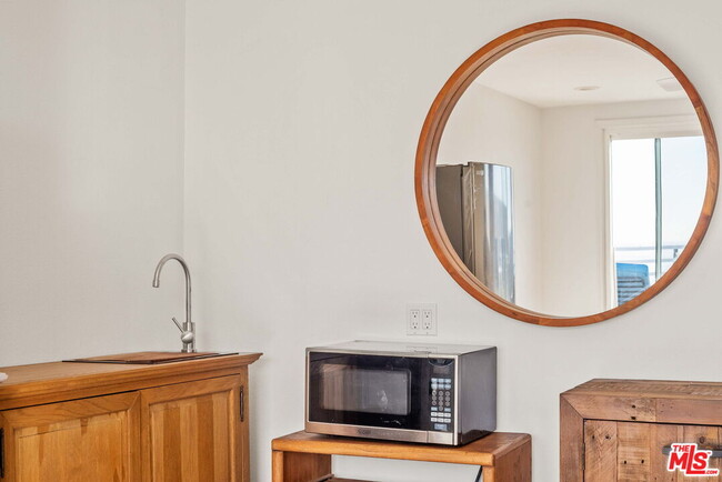 Building Photo - 30 Galleon St