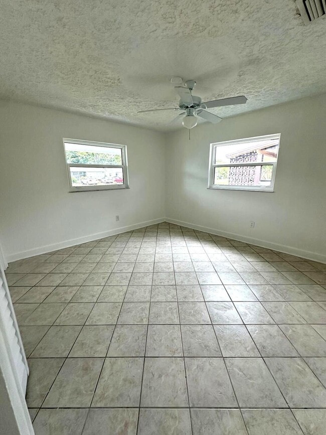Building Photo - 1032 Martinique Ave