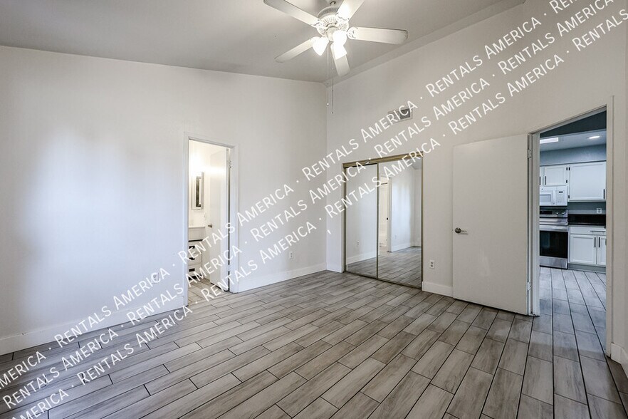 Building Photo - 1631 E Javelina Cir