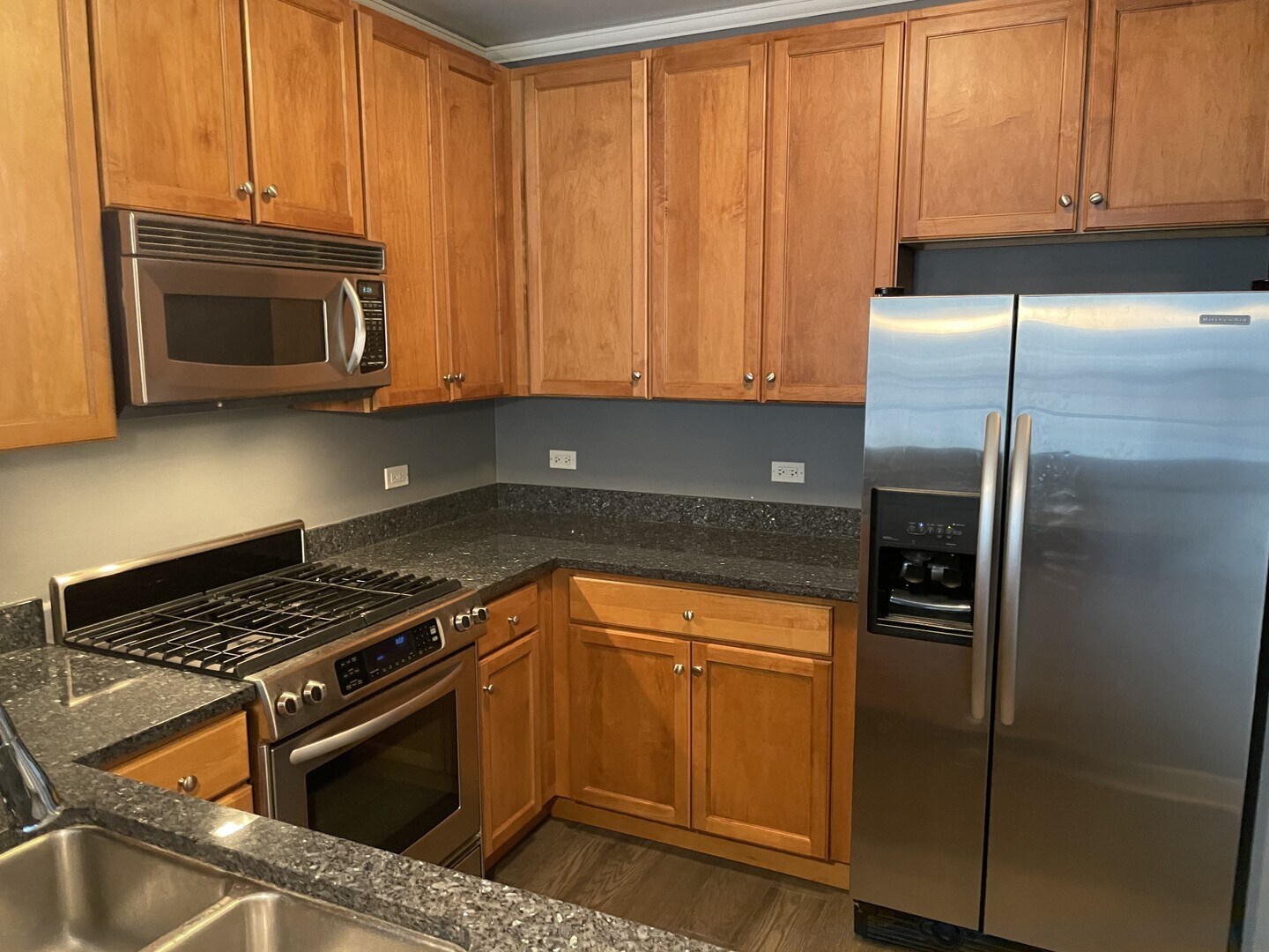 Building Photo - 450 E Waterside Dr