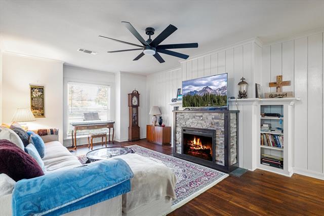 Building Photo - 4101 Lovell Ave