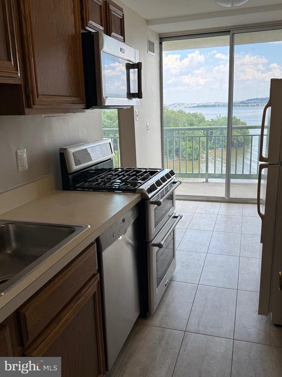 Building Photo - 501 Slaters Ln