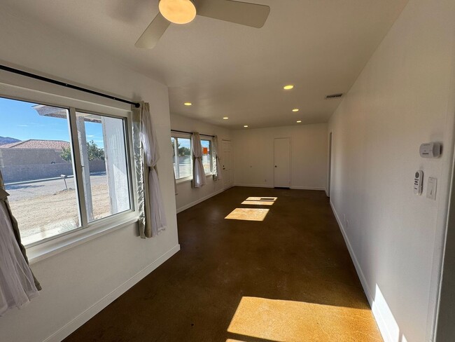 Building Photo - Cabazon single house 4 bed 2 bath for lease