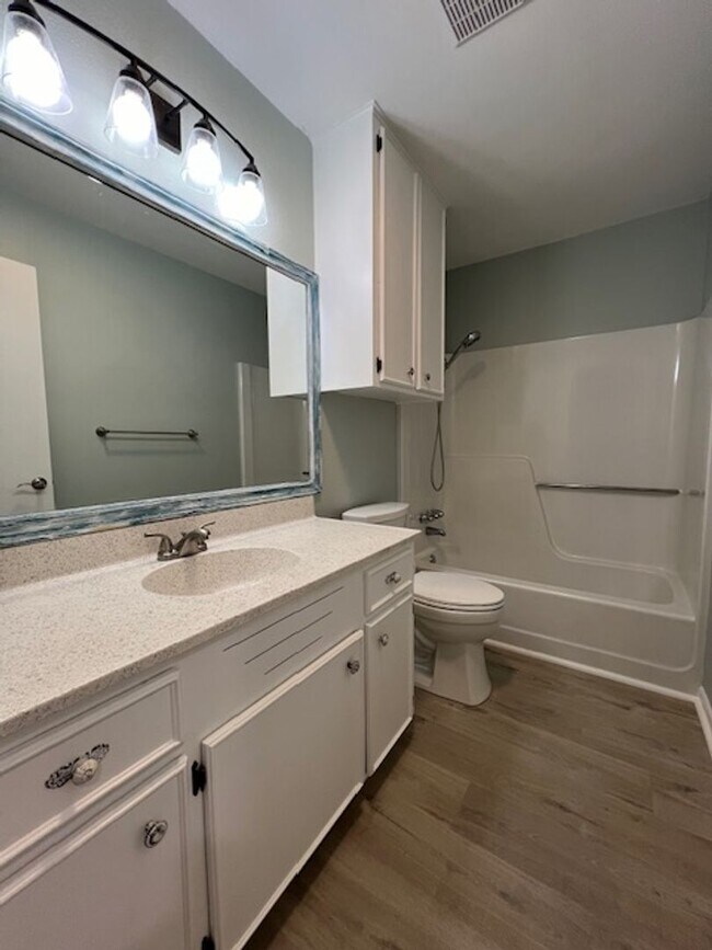 Building Photo - UPDATED HOME IN FLOUR BLUFF - OFFERING GRE...