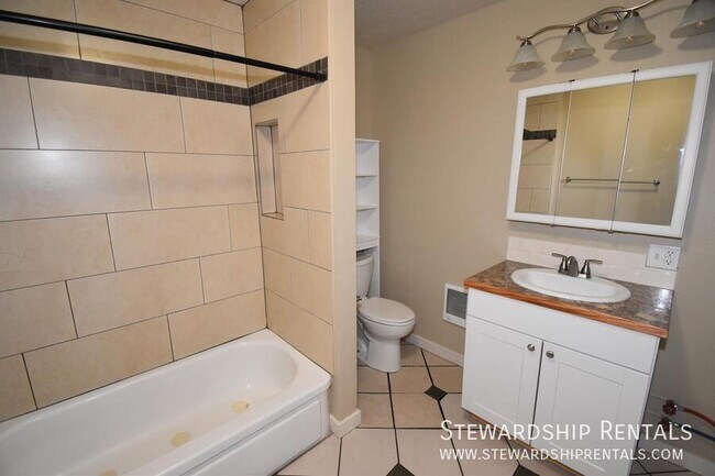 Building Photo - 195 N 9th St