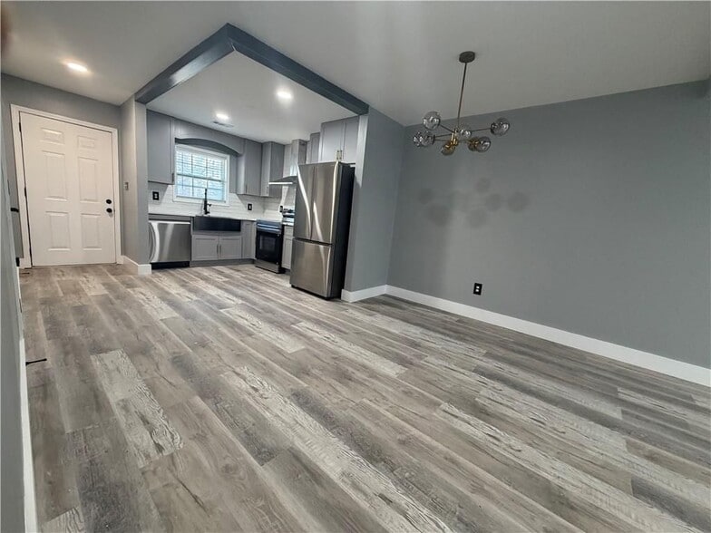 Building Photo - 5505 Park Pl S