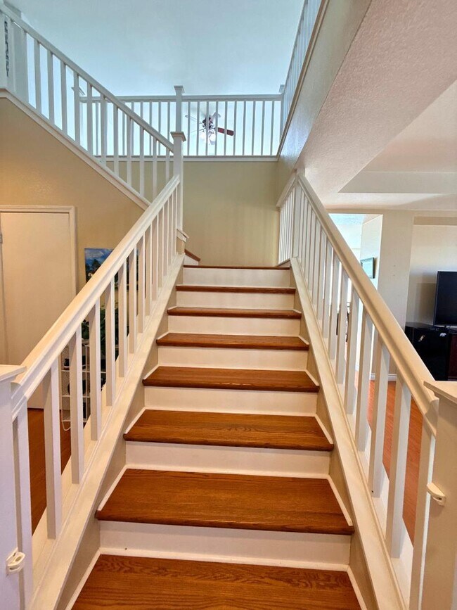 Building Photo - 14115 Desert Rose St