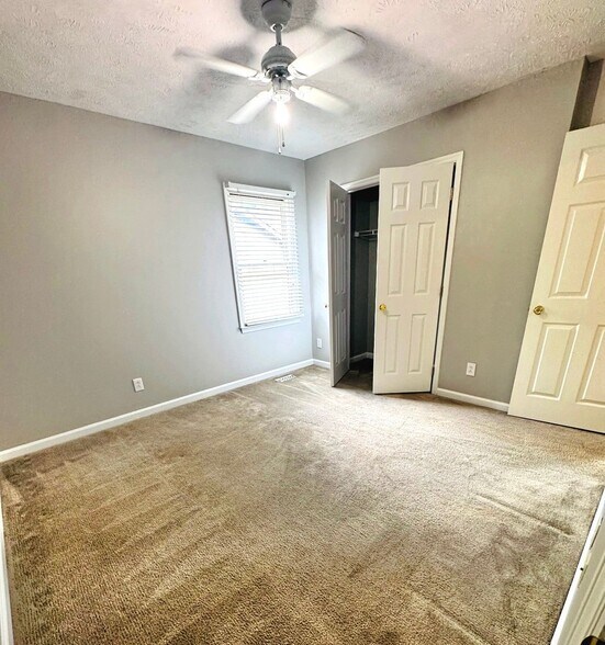 Building Photo - 5551 Robmont Dr