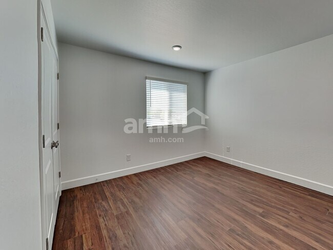 Building Photo - 17161 W Golden Ln