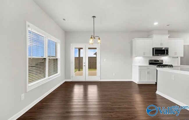 Building Photo - 203 Portrait St