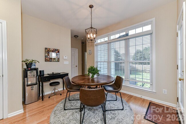 Building Photo - 10645 Castlehill Dr