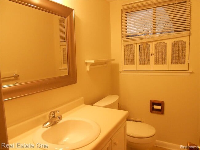 Building Photo - 3541 Tothill Dr