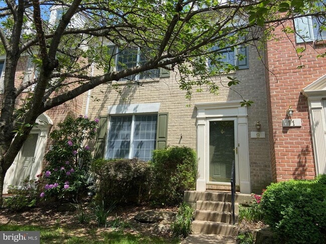 Building Photo - 9 Tenby Ct