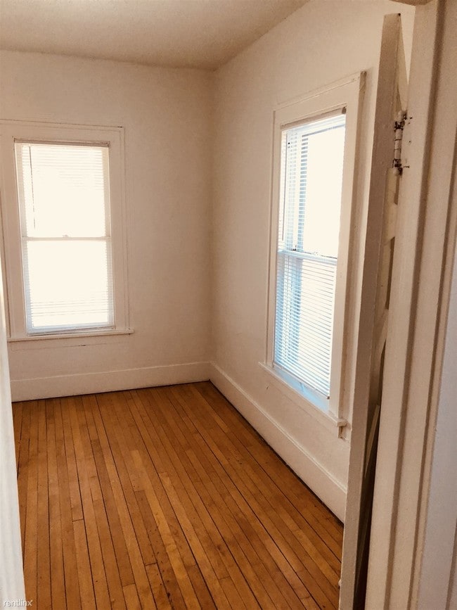 Building Photo - 1 br, 1 bath  - 1010 12th Ave N  near NDSU