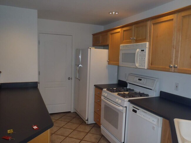 Building Photo - COMING SOON! 2-Bedroom, 2-Bathroom Summit ...