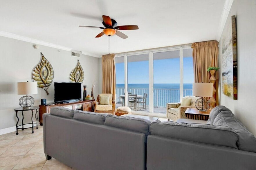 Building Photo - 365 E Beach Blvd