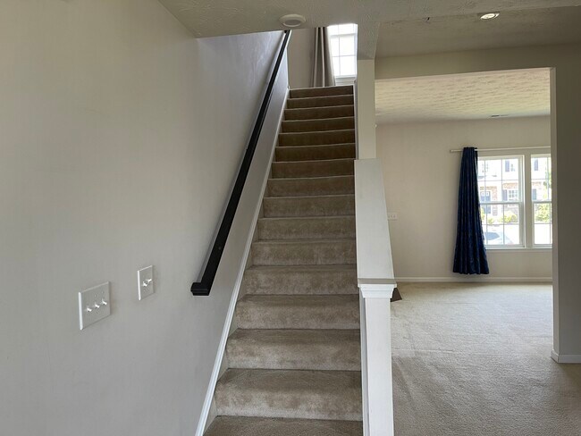 Building Photo - 1164 Trovillo Dr