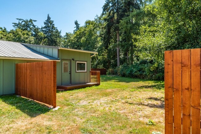 Building Photo - 811 W Patmore Rd