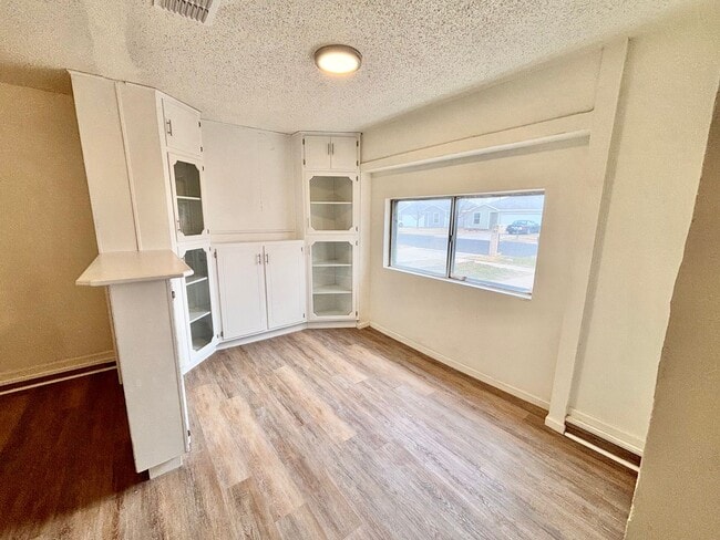 Building Photo - Pre-leasing for February - Updated 3 Bedroom 2 Bathroom Home