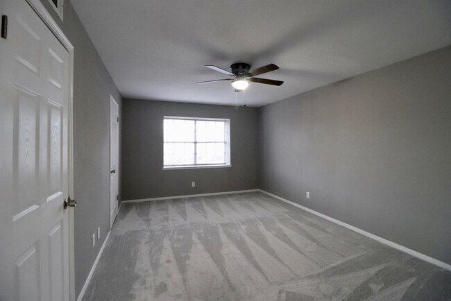 Building Photo - 11550 Chimney Rock Rd