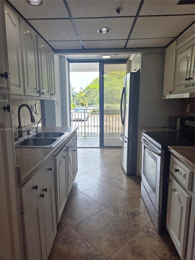 Building Photo - 210 174th St