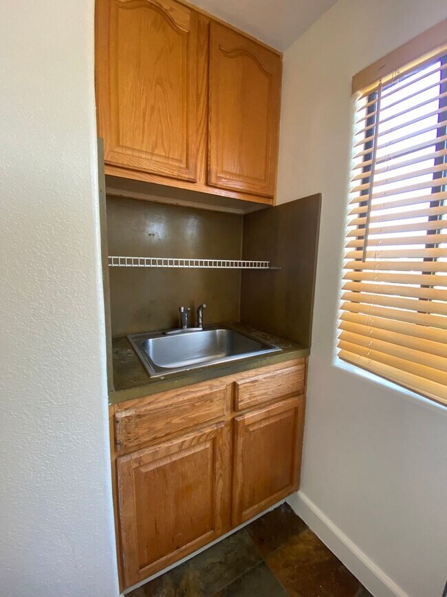 Building Photo - 338 Henrietta Ave