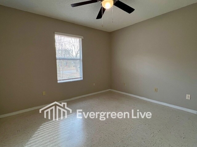 Building Photo - 107 Jardin Ct