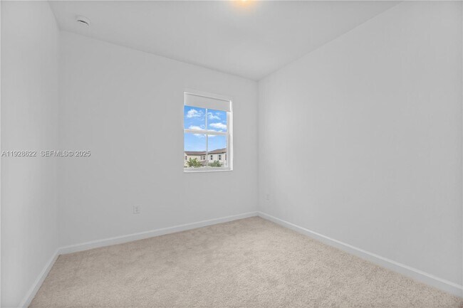 Building Photo - 2498 SE 25th Ct