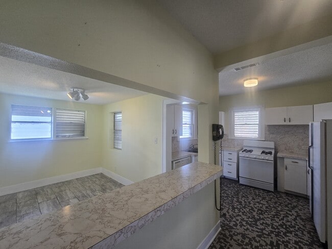 Building Photo - 3828 Avenue S 1/2