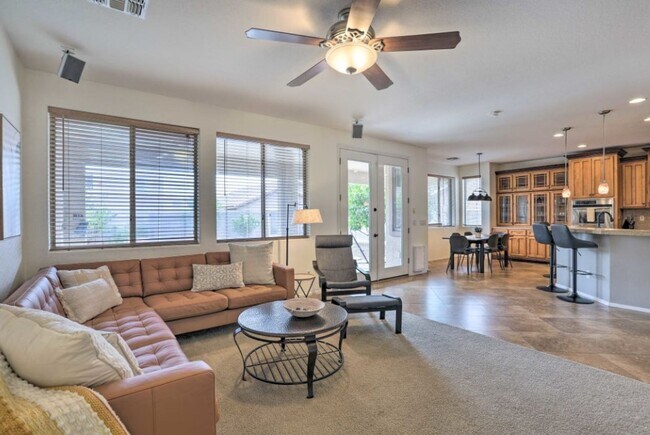 Building Photo - Gorgeous Fully Furnished 6 bed, 3.5 Bath (...
