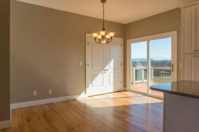Building Photo - Spacious Home with Stunning Views