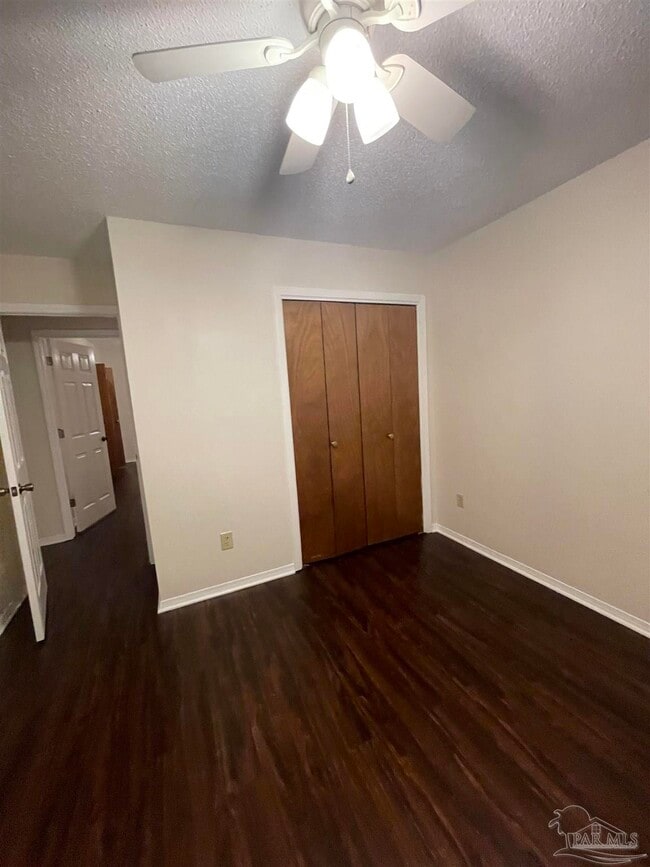 Building Photo - 10049 Hillview Rd