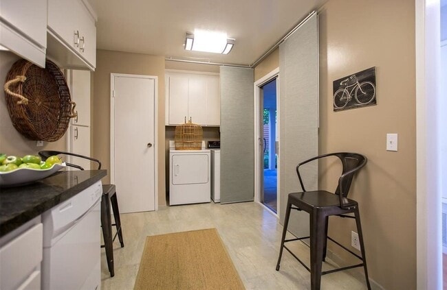 Building Photo - Live by the Bay: Renovated 2 Bed, 2 Bath
