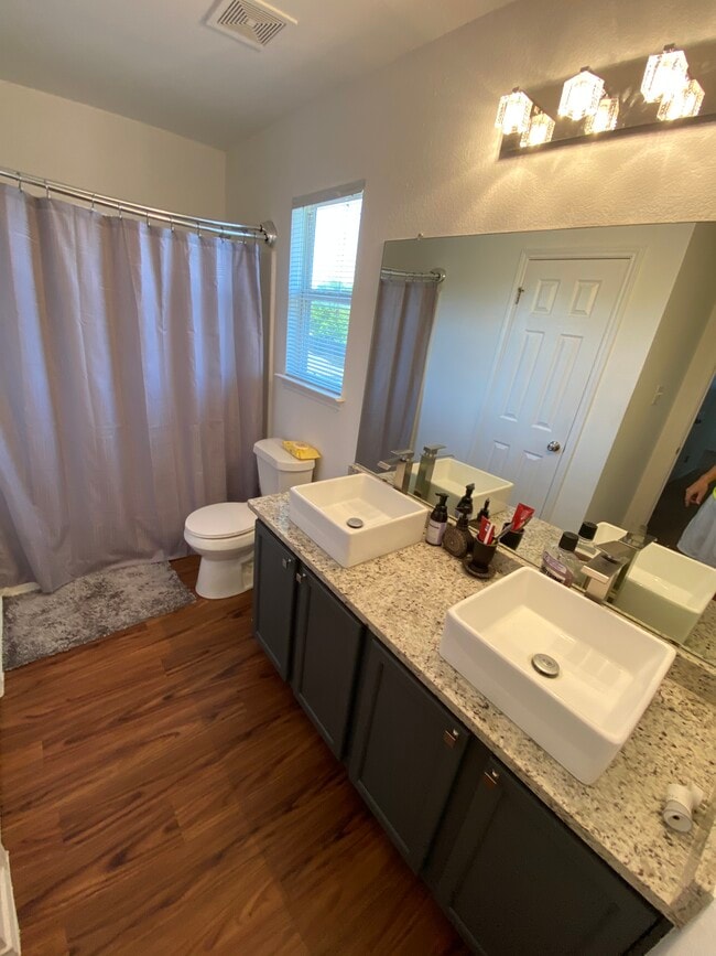 Building Photo - 4009 Louise Lee Dr