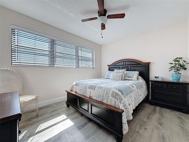 Building Photo - 2309 S Cypress Bend Dr
