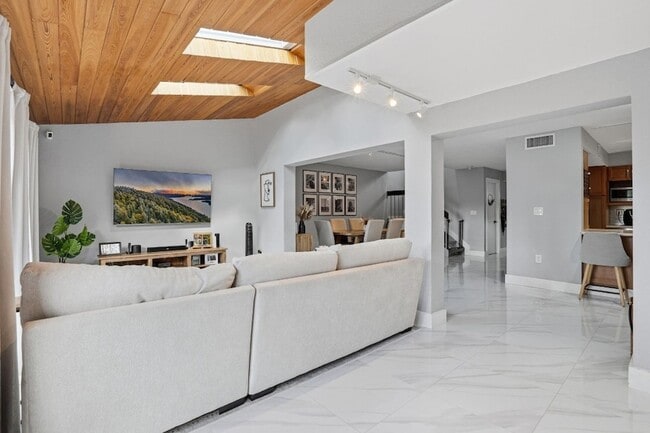 Building Photo - 7136 SW 105th Ct