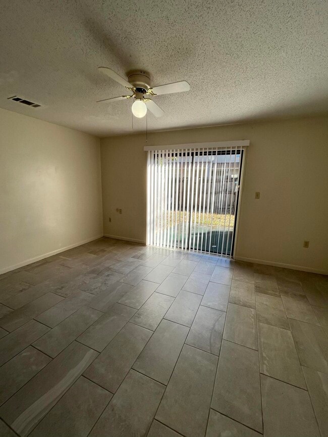 Building Photo - 165 Scottwood Dr SE