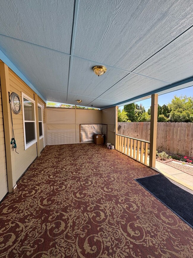 Building Photo - Beautiful 4 Bedroom, 2.5 Bathroom Home