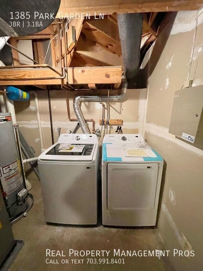 Building Photo - 1385 Park Garden Ln