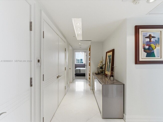 Building Photo - 17875 Collins Ave