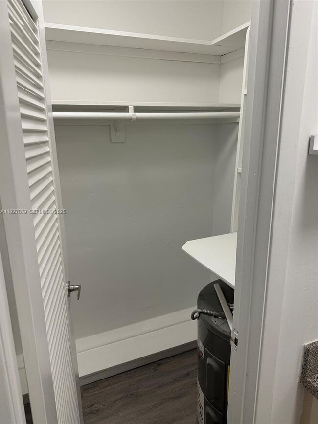 Building Photo - 1514 Salzedo St