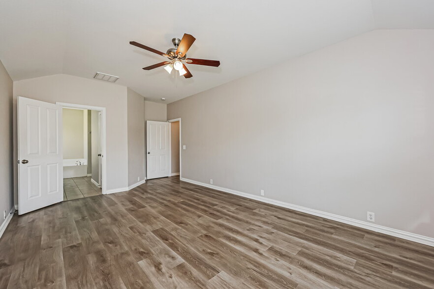 Building Photo - 1813 Sparrow Ln