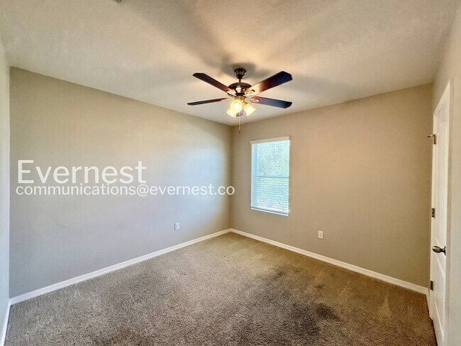 Building Photo - Limited Time Special Offer / 5 Bed/3 Bath Home with Garage / Pet-Friendly / Vouchers Accepted / A...