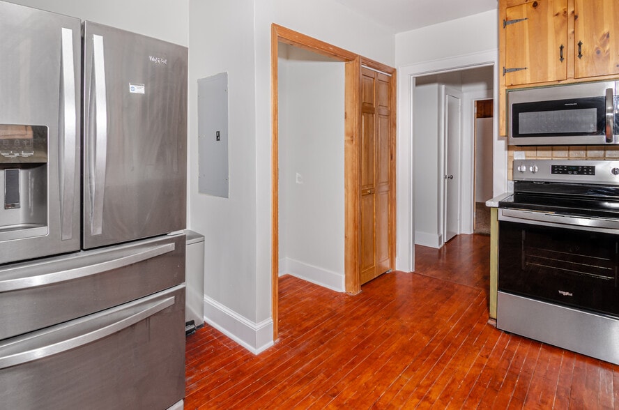 Building Photo - 1416 Hilltop Dr