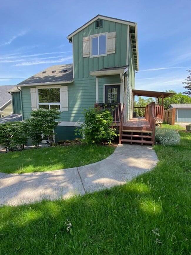 Building Photo - Updated Camas Townhome