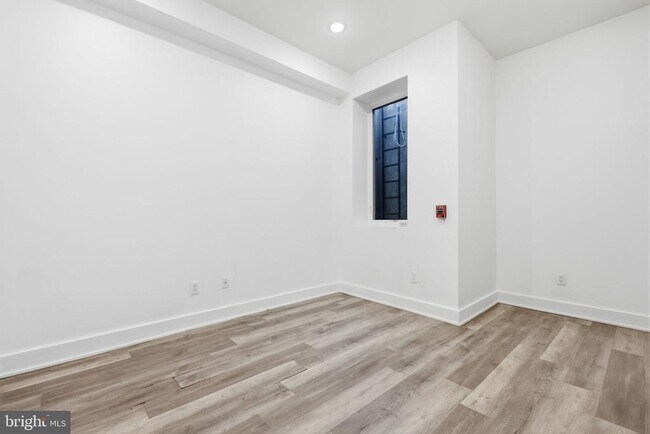Building Photo - 516 W Montgomery Ave